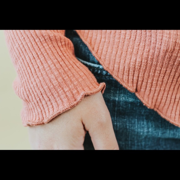 Poppy Frill Hem Thermal Knit Top - Picture 3 of 6